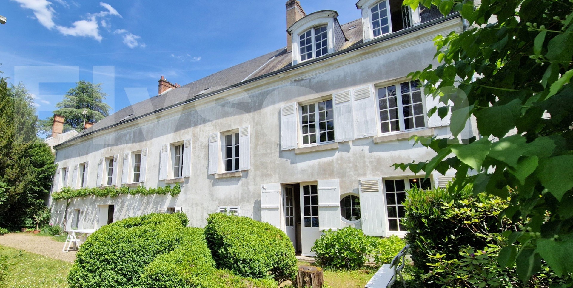 Propriété 12 Pièce(s) COMBLEUX