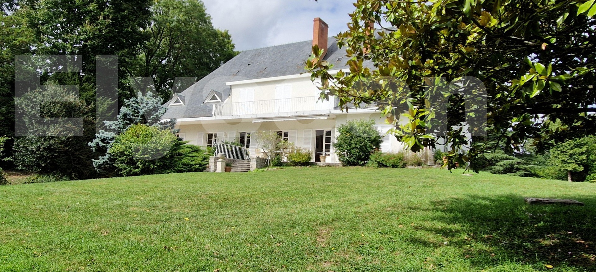 Maison 15 Pièce(s) LA CHAPELLE-SAINT-MESMIN