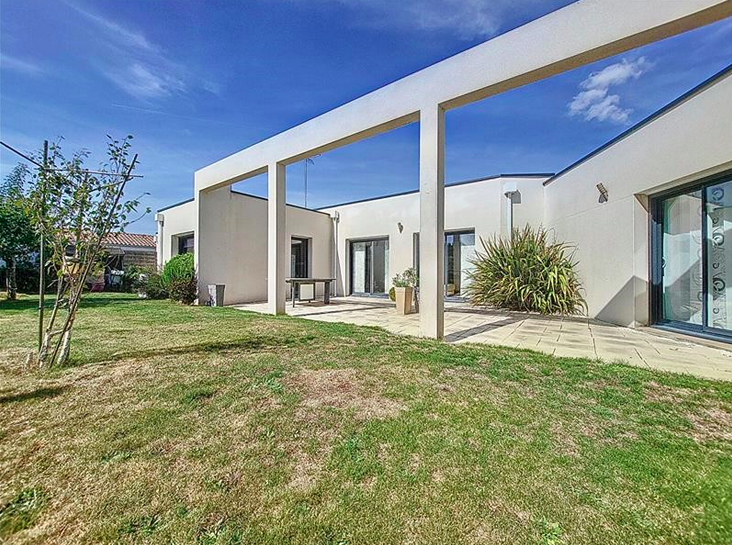 Maison 5 Pièce(s) MOUTIERS-LES-MAUXFAITS - Photo 1