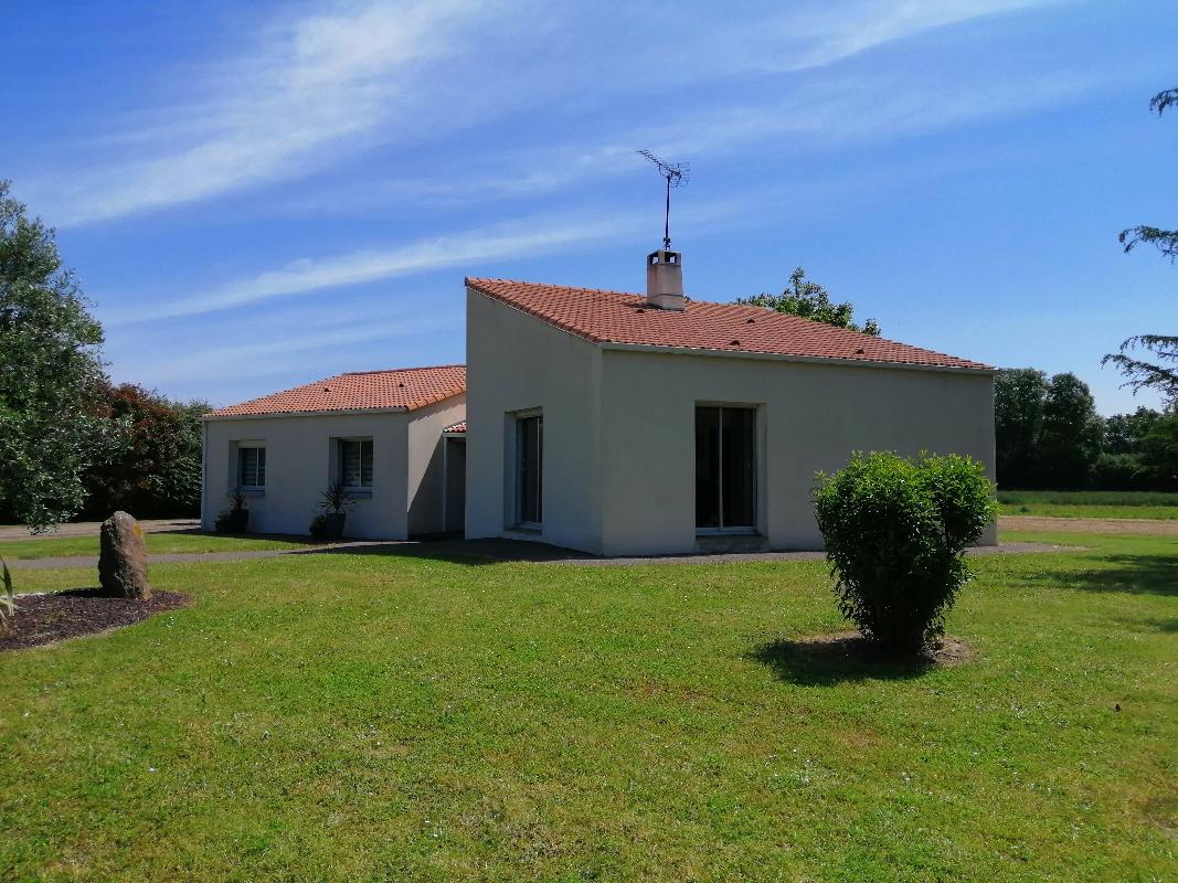 Maison 4 Pièce(s) LONGEVILLE-SUR-MER - Photo 1