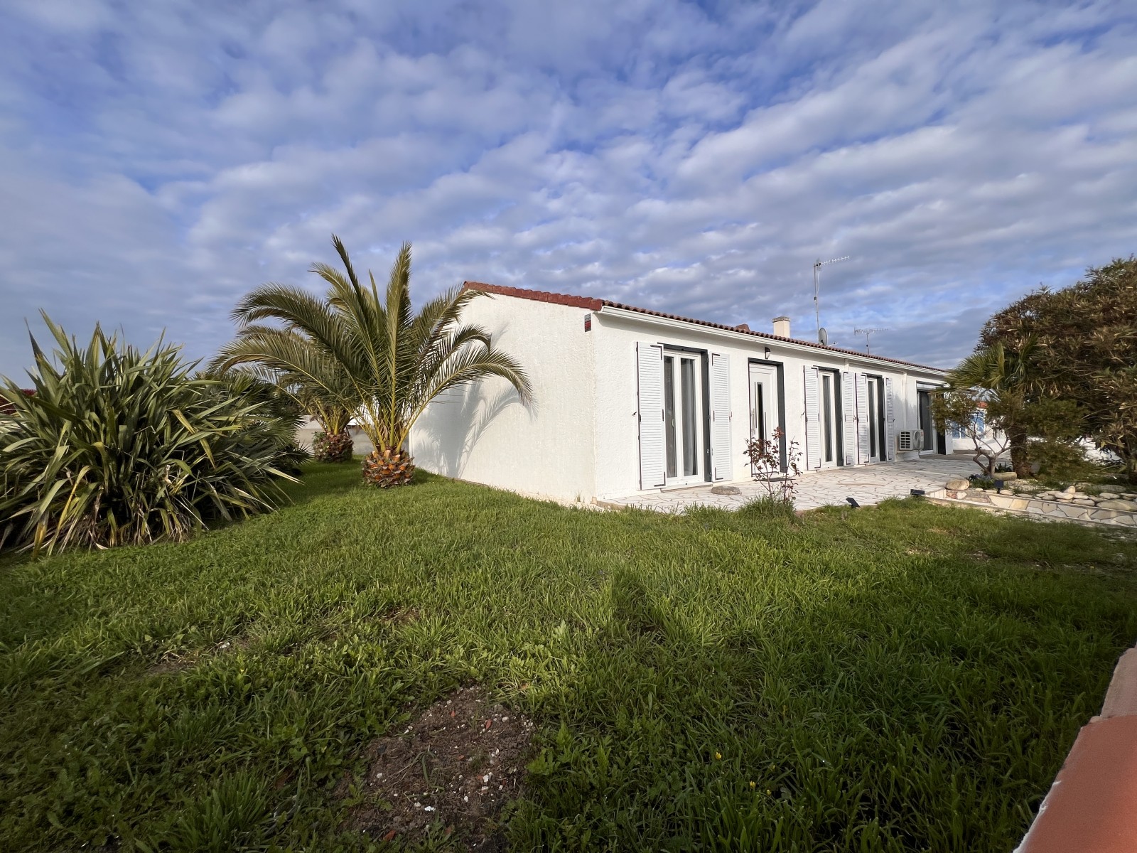 Maison 5 Pièce(s) LONGEVILLE-SUR-MER - Photo 1