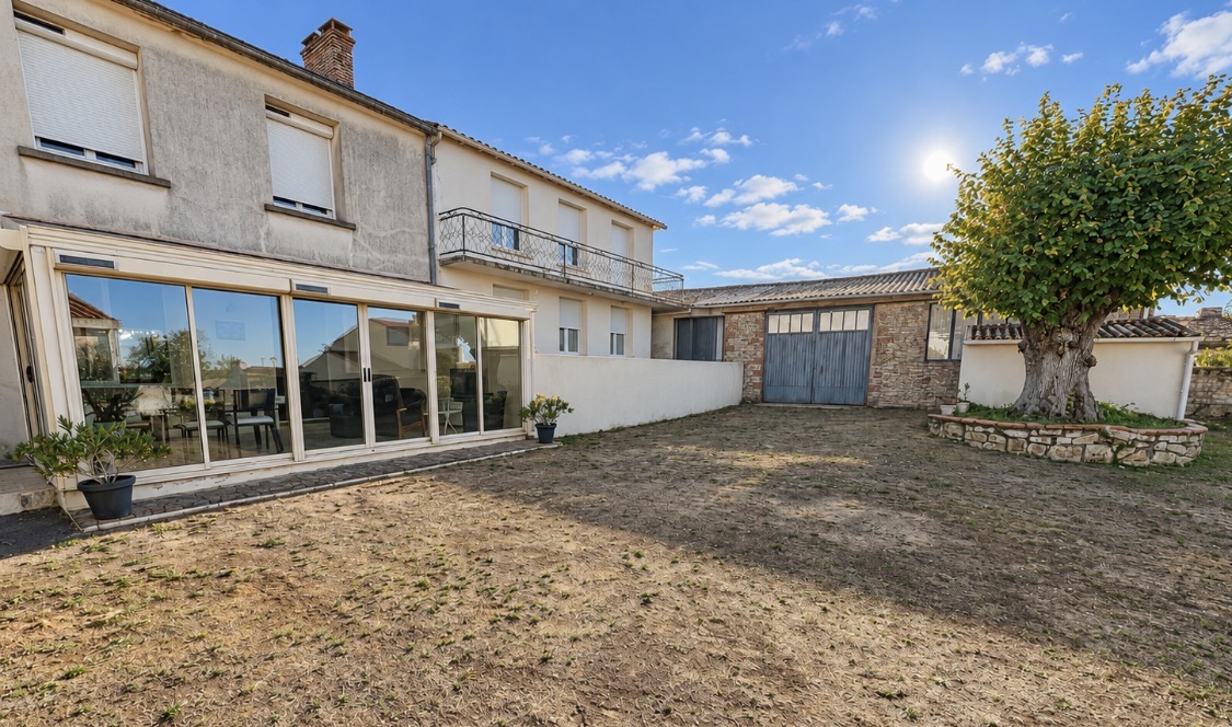 Maison 5 Pièce(s) LONGEVILLE-SUR-MER - Photo 1