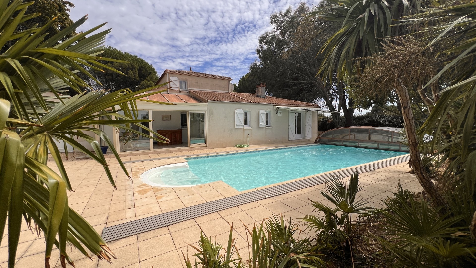 Maison 6 Pièce(s) LONGEVILLE-SUR-MER - Photo 1