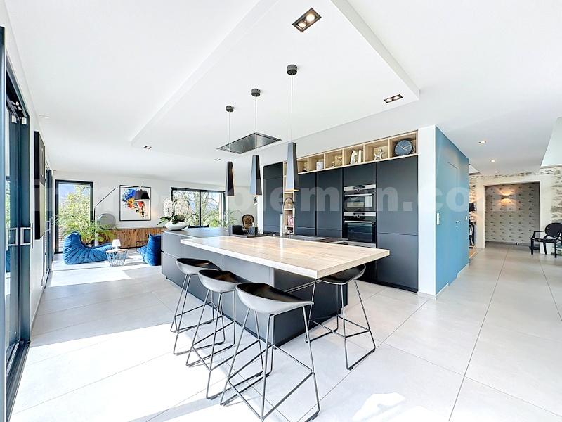 Maison 8 Pièce(s) PERS-JUSSY