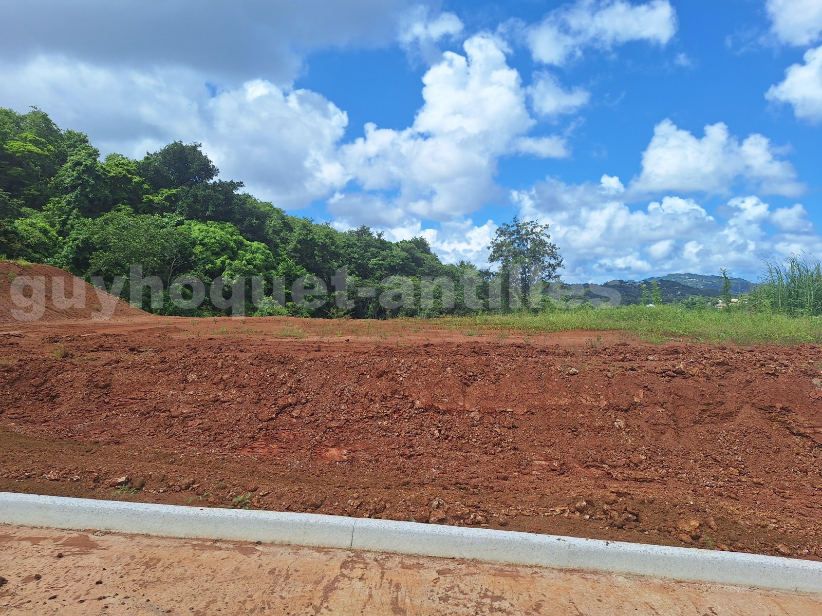 Terrain  SAINT-ESPRIT