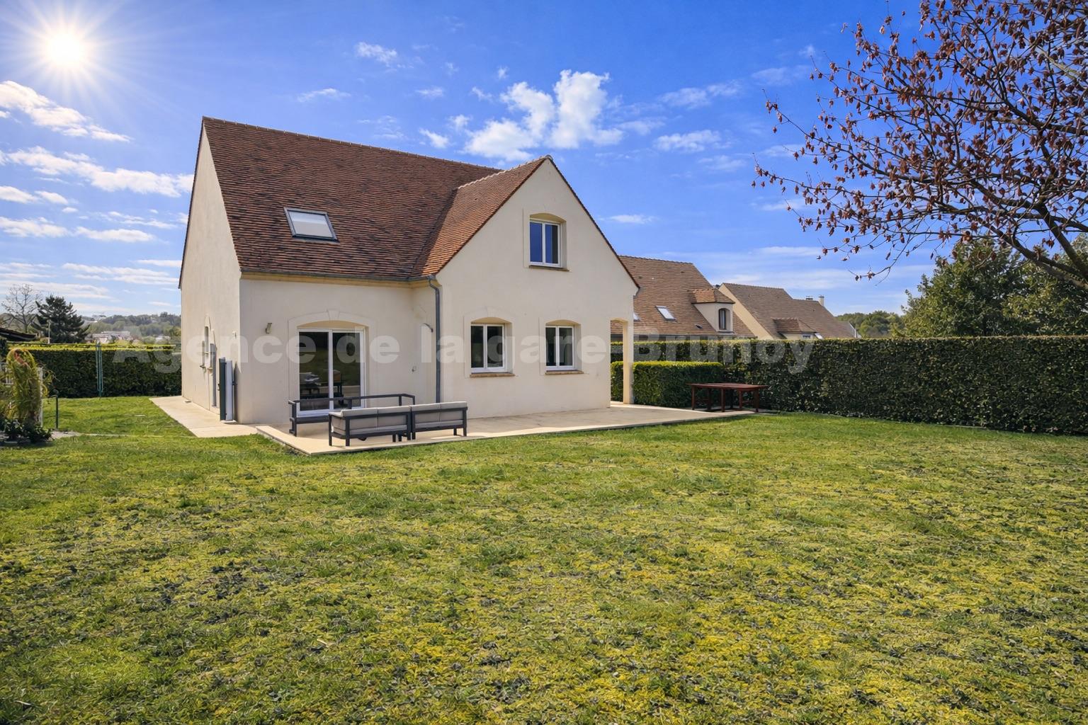 Maison 7 Pièce(s) VARENNES-JARCY