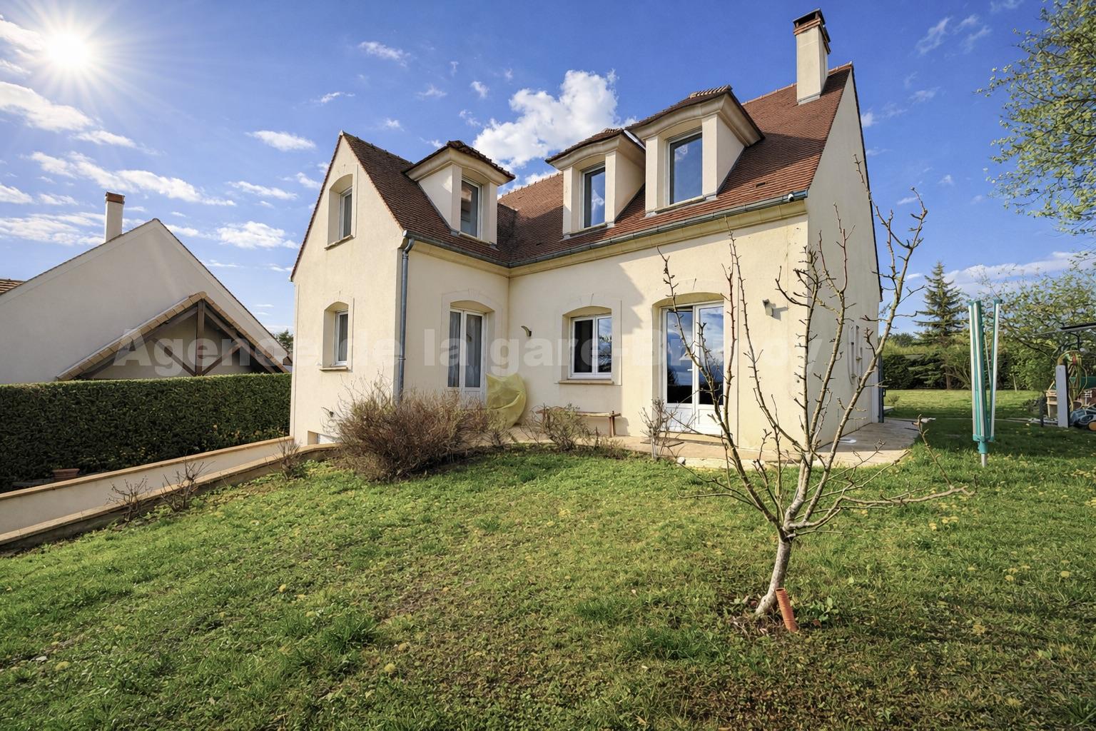 Maison 7 Pièce(s) VARENNES-JARCY