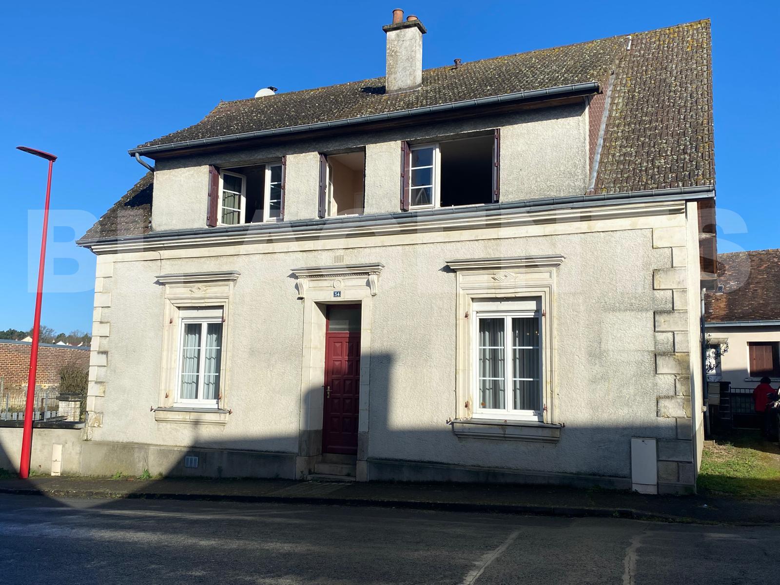 Maison 6 Pièce(s) YVRE-LE-POLIN