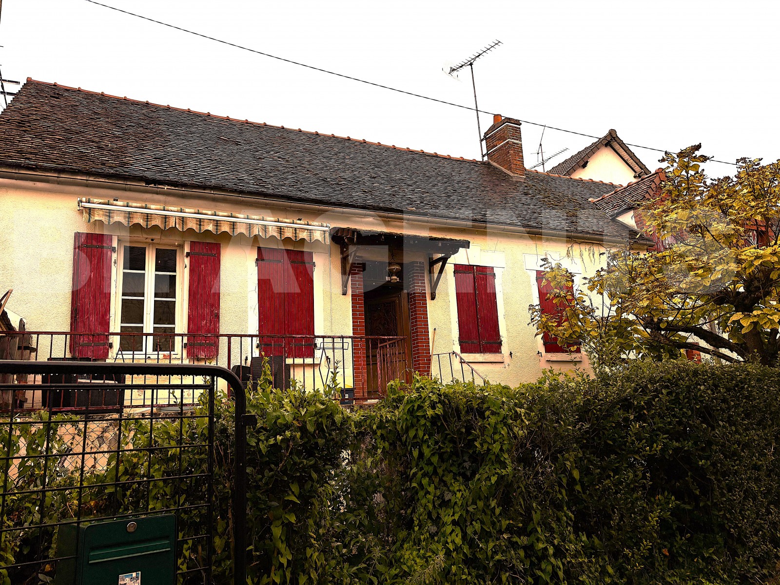 Maison 4 Pièce(s) LAROCHE-SAINT-CYDROINE