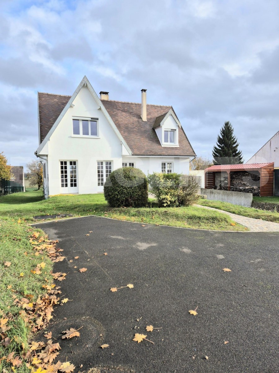 Maison 6 Pièce(s) CHAUCONIN-NEUFMONTIERS