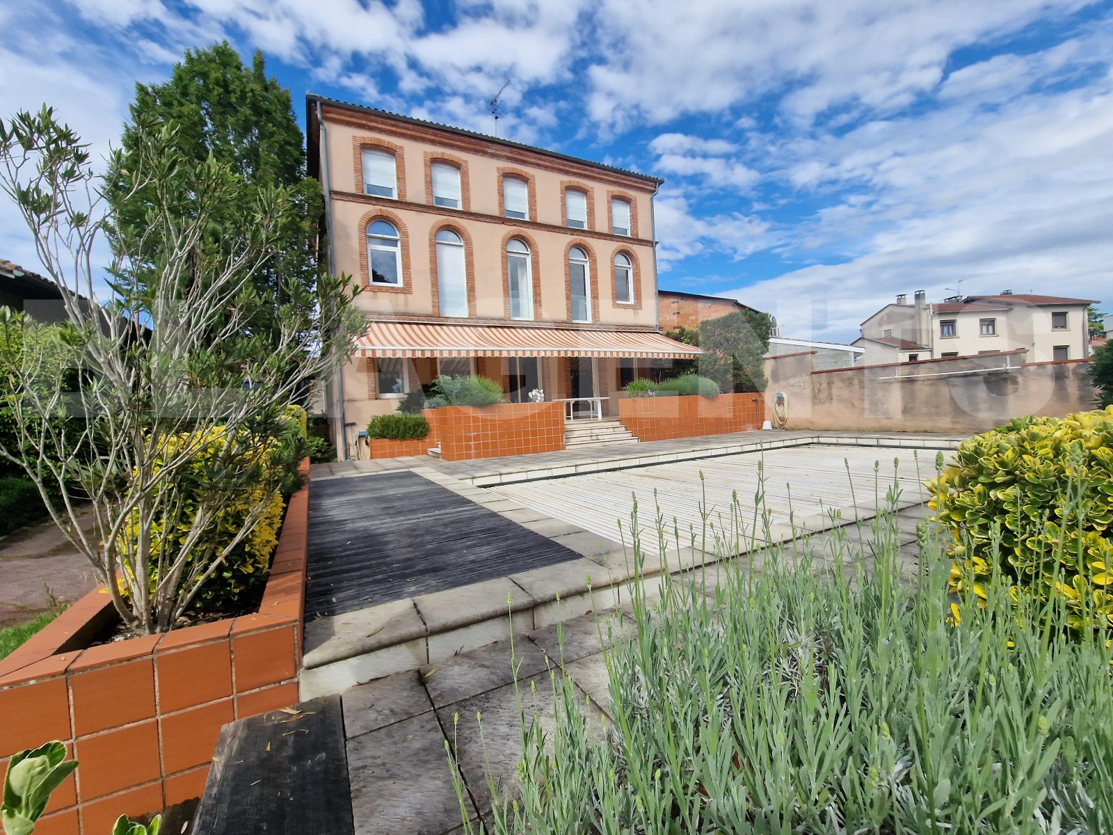 Demeure 9 Pièce(s) CASTELSARRASIN