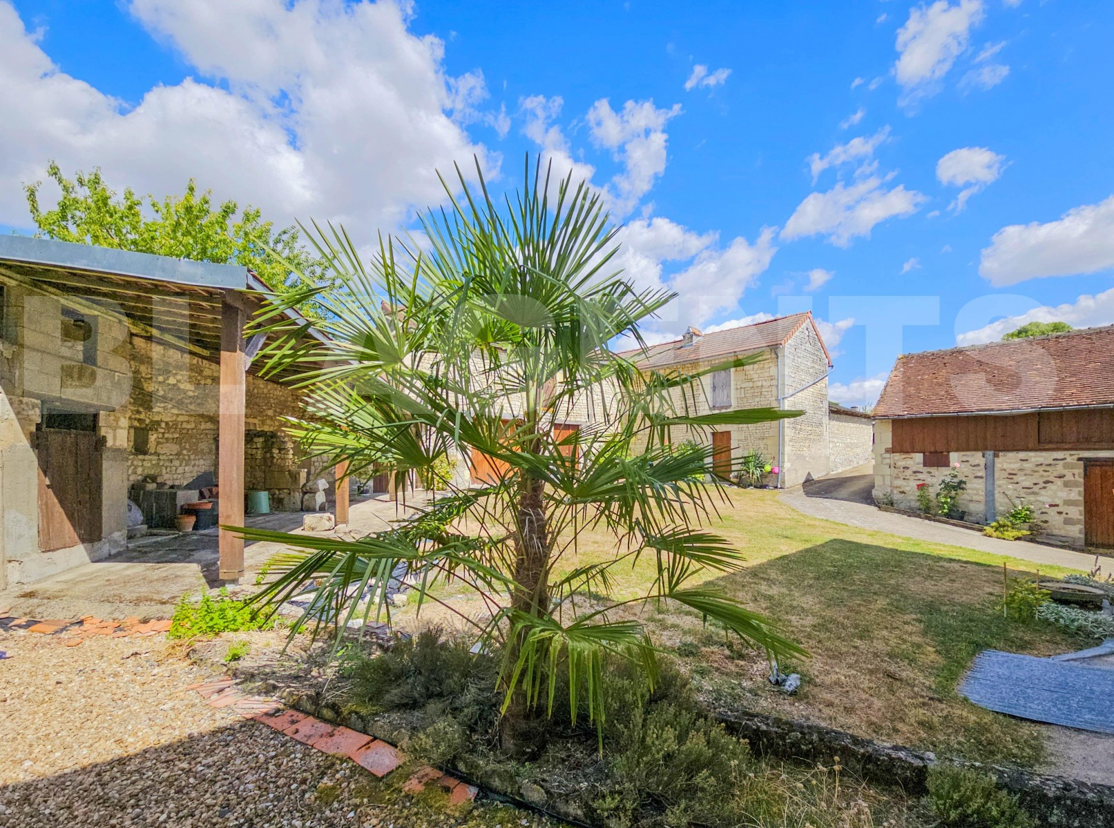 Propriété 5 Pièce(s) JAULNAY