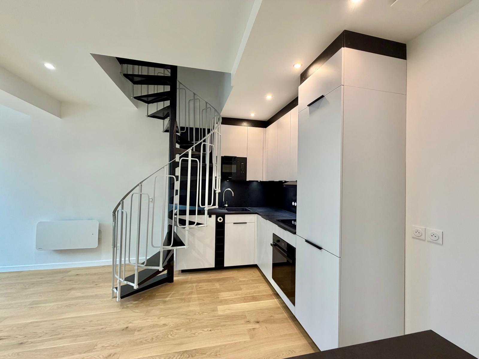 Maison 5 Pièce(s) PARIS 18EME ARR. - Photo 3