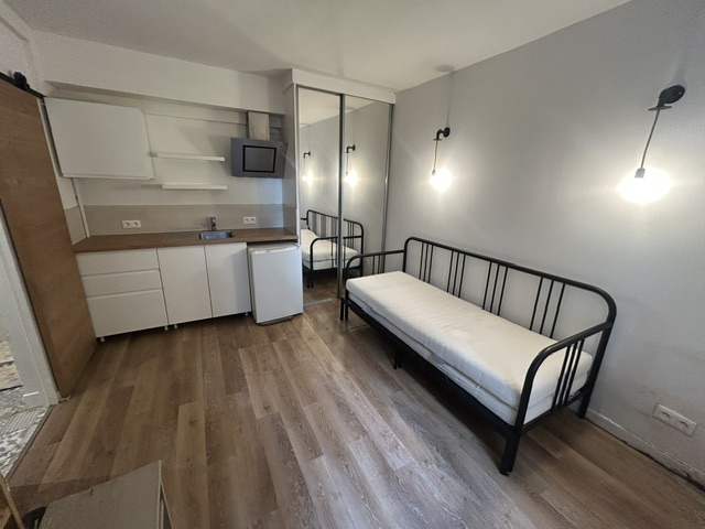Appartement 1 Pièce(s) PARIS 18EME ARR. - Photo 2