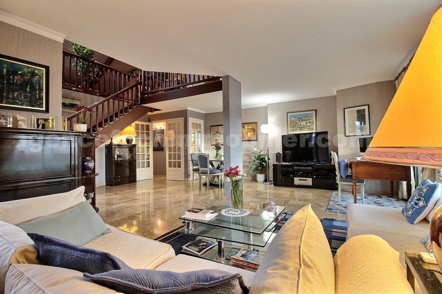 Loft 5 Pièce(s) SAINT-MAUR-DES-FOSSES