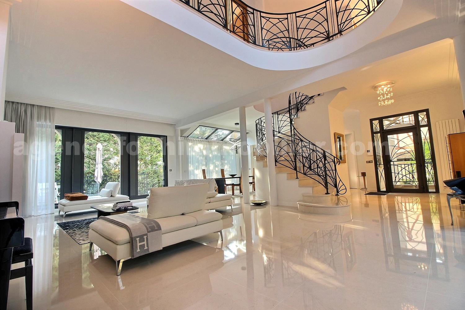 Maison 8 Pièce(s) SAINT-MAUR-DES-FOSSES