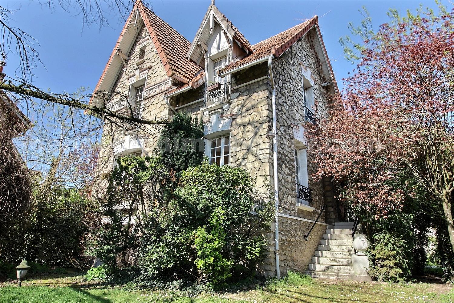 Maison 5 Pièce(s) SAINT-MAUR-DES-FOSSES