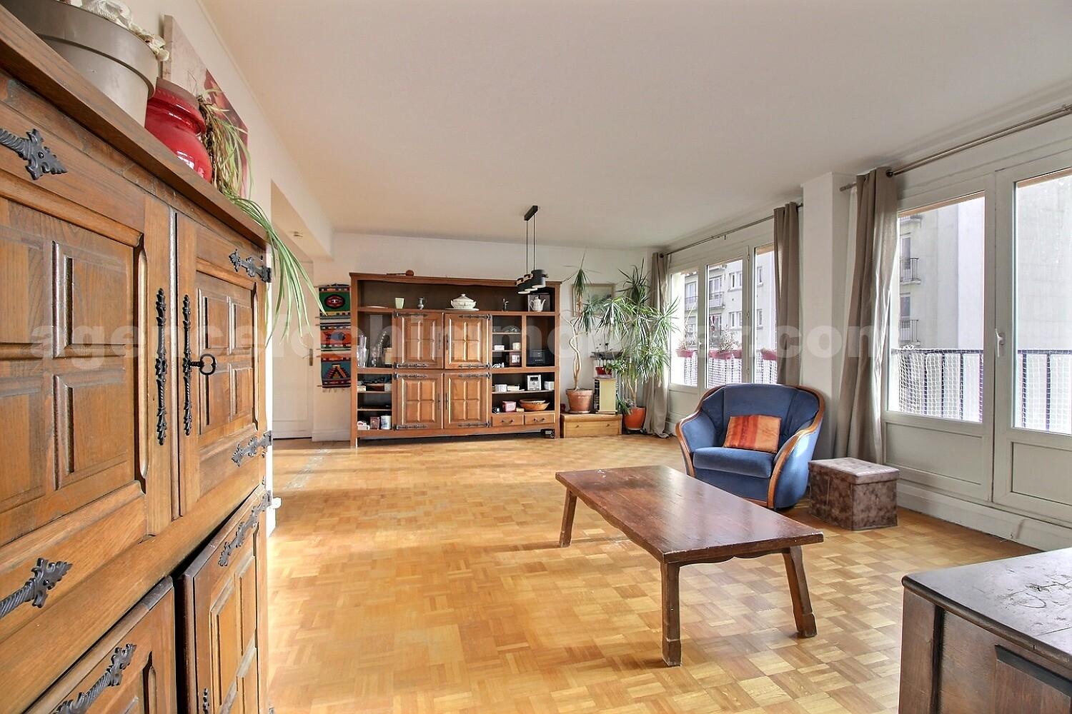 Appartement 4 Pièce(s) SAINT-MAUR-DES-FOSSES