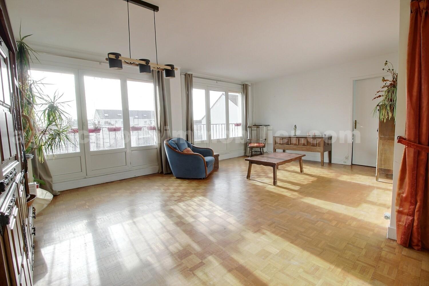 Appartement 4 Pièce(s) SAINT-MAUR-DES-FOSSES