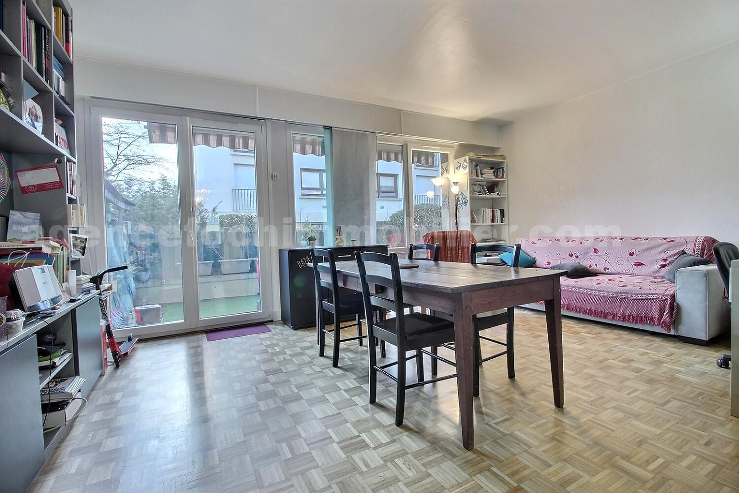 Appartement 4 Pièce(s) SAINT-MAUR-DES-FOSSES