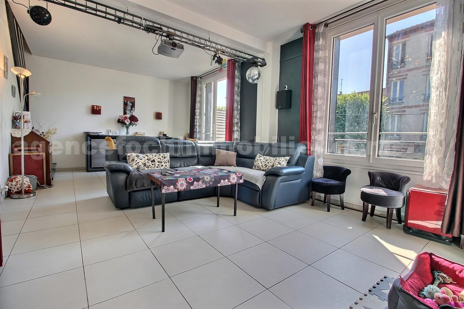 Maison 6 Pièce(s) SAINT-MAUR-DES-FOSSES