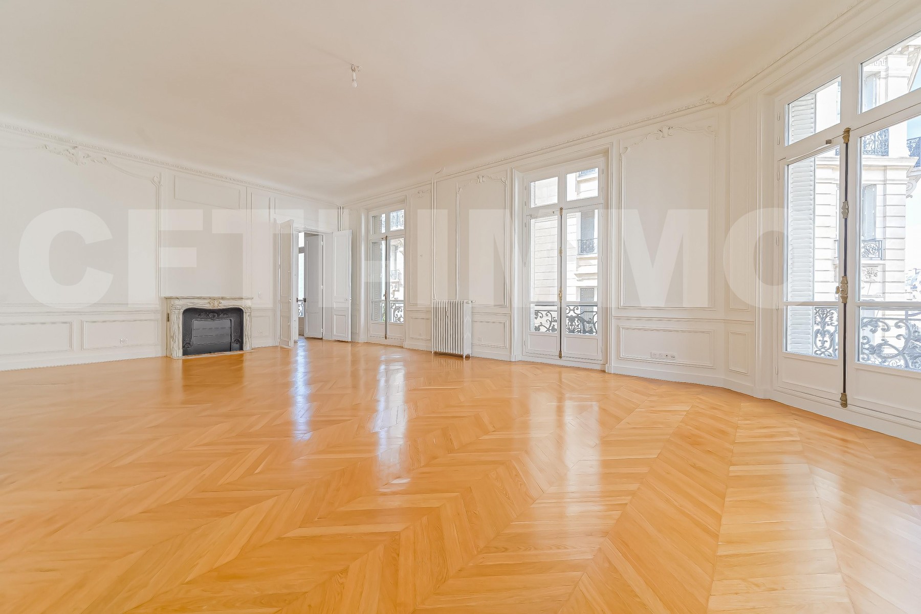 Appartement 8 Pièce(s) PARIS 17EME ARR.