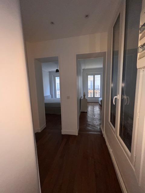 Appartement 2 Pièce(s) PARIS 10EME ARR. - Photo 2