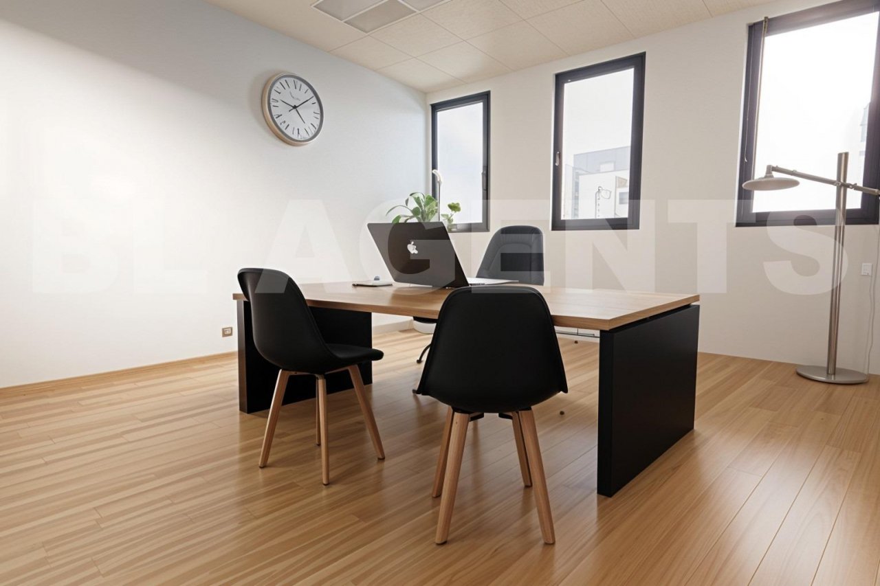 Bureau  BAILLY-ROMAINVILLIERS - Photo 1
