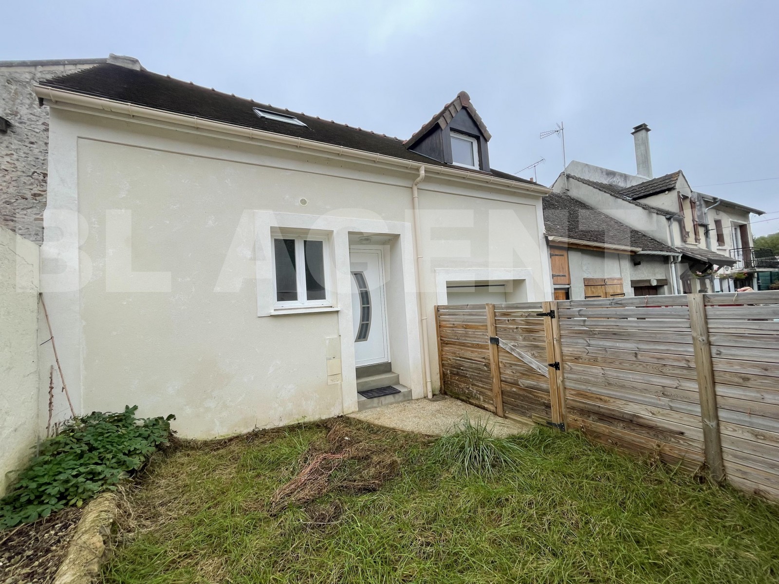 Maison 6 Pièce(s) CRECY-LA-CHAPELLE - Photo 2