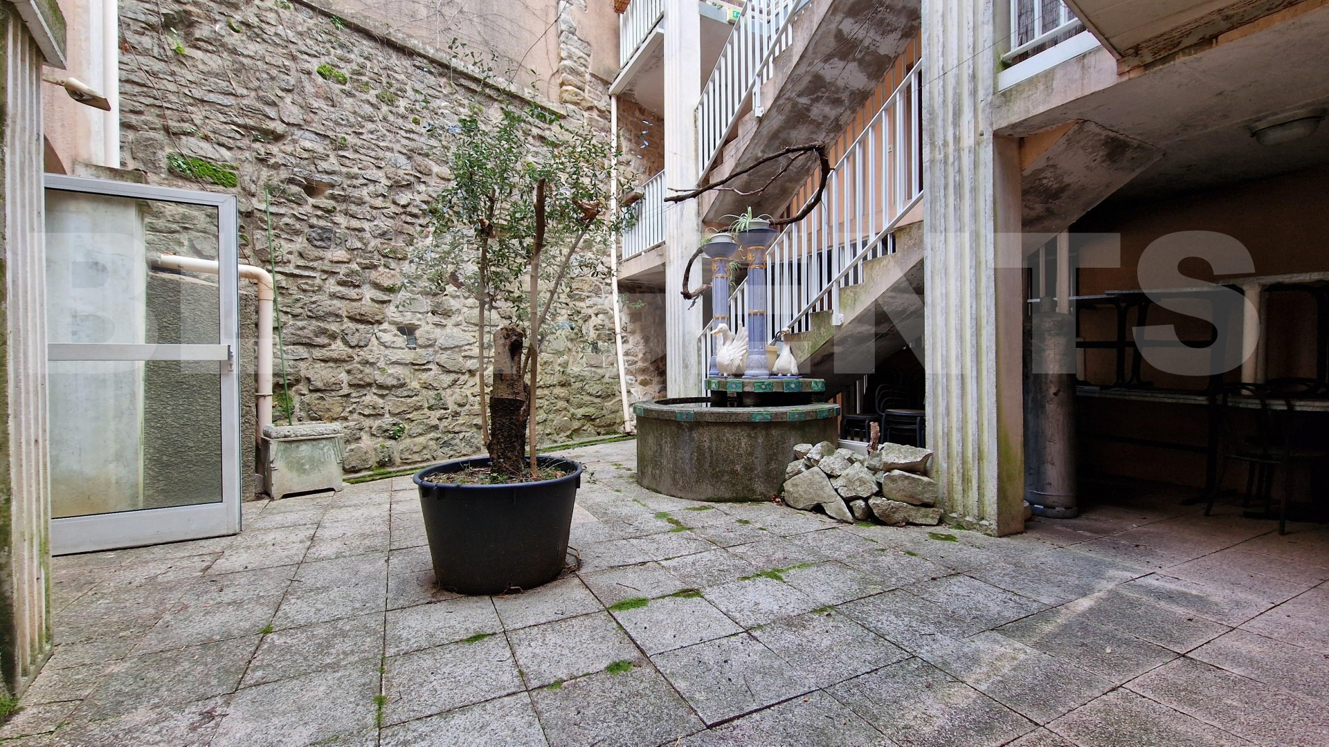 Immeuble  LES VANS - Photo 2