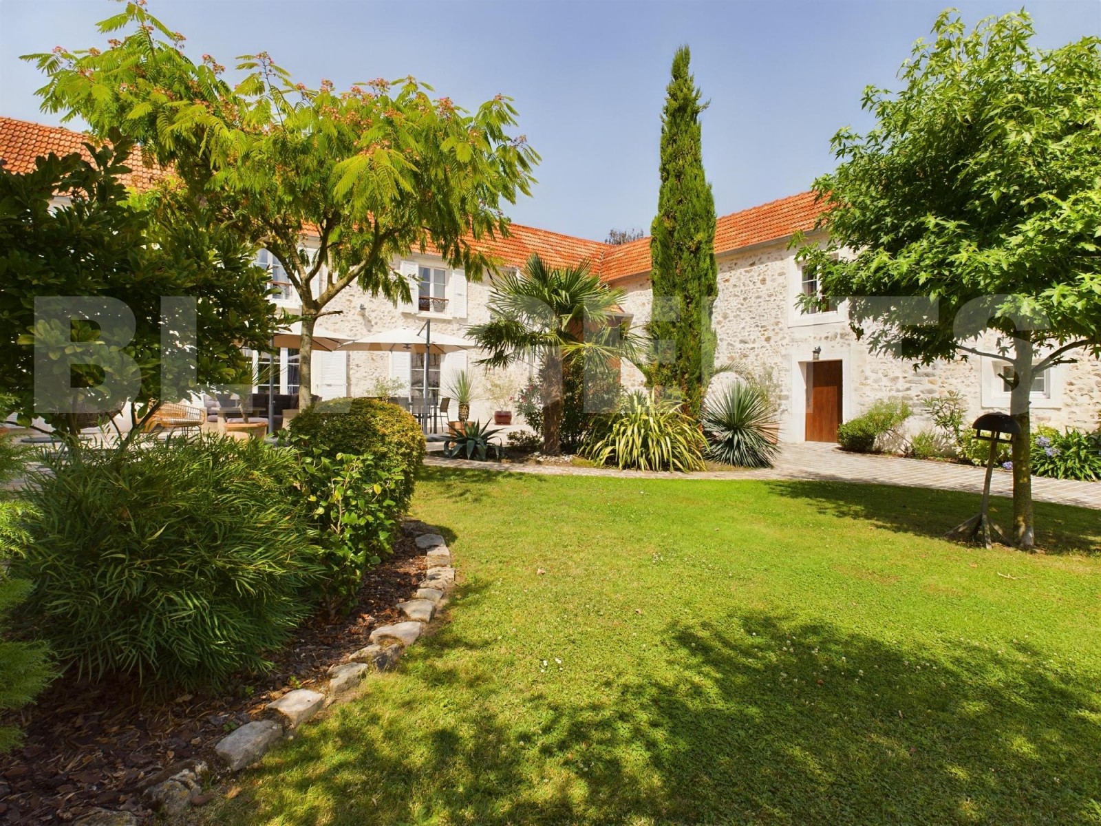 Maison 9 Pièce(s) BRUYERES-LE-CHATEL - Photo 1