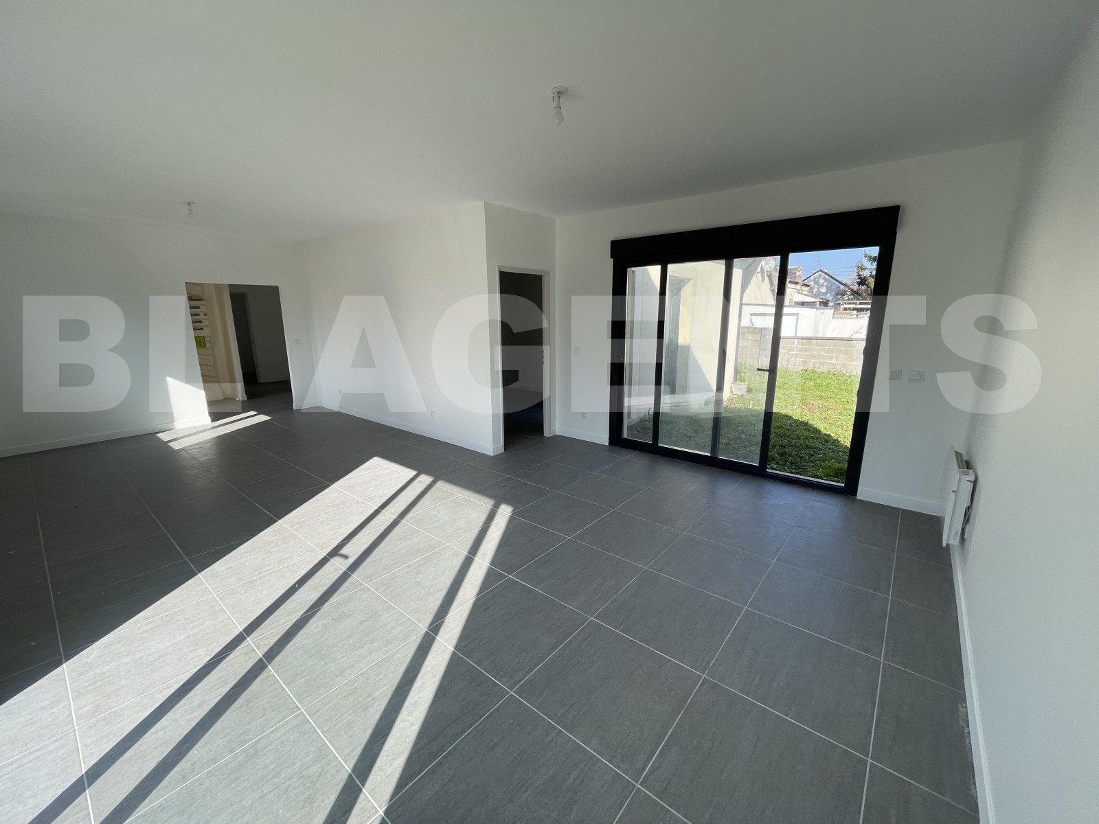 Maison contemporaine 6 Pièce(s) CHALETTE-SUR-LOING - Photo 1
