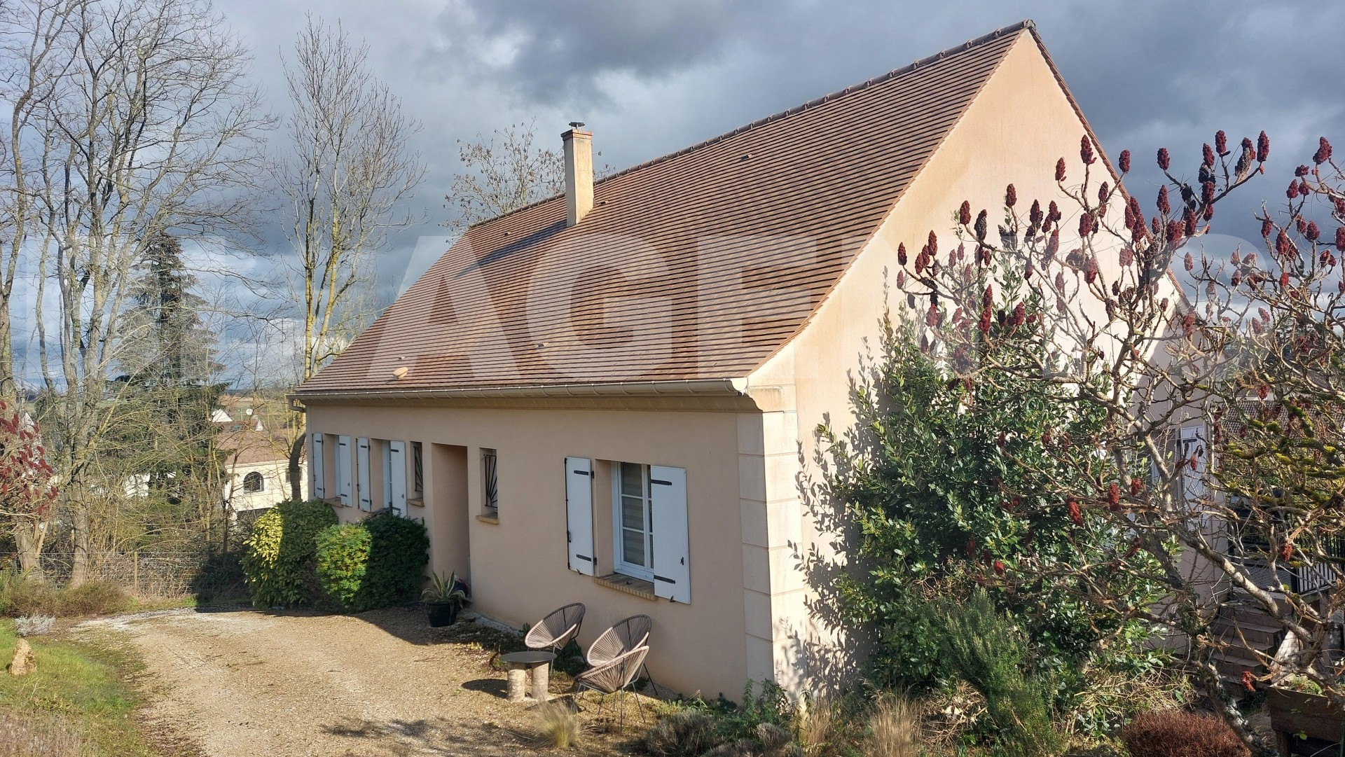Maison 9 Pièce(s) CHAUCONIN-NEUFMONTIERS - Photo 1