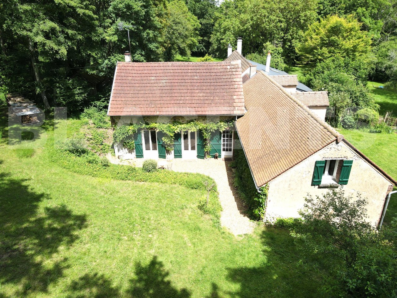 Maison traditionnelle 5 Pièce(s) SAINTE-GENEVIEVE-DES-BOIS - Photo 1