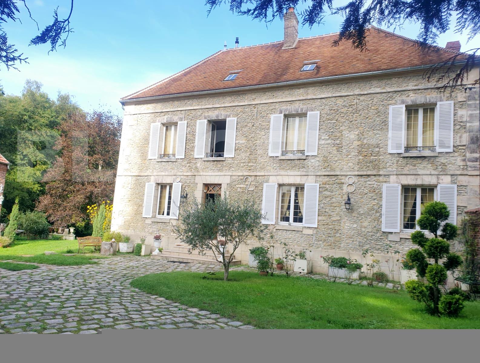 Domaine 7 Pièce(s) SAINTE-GENEVIEVE - Photo 1