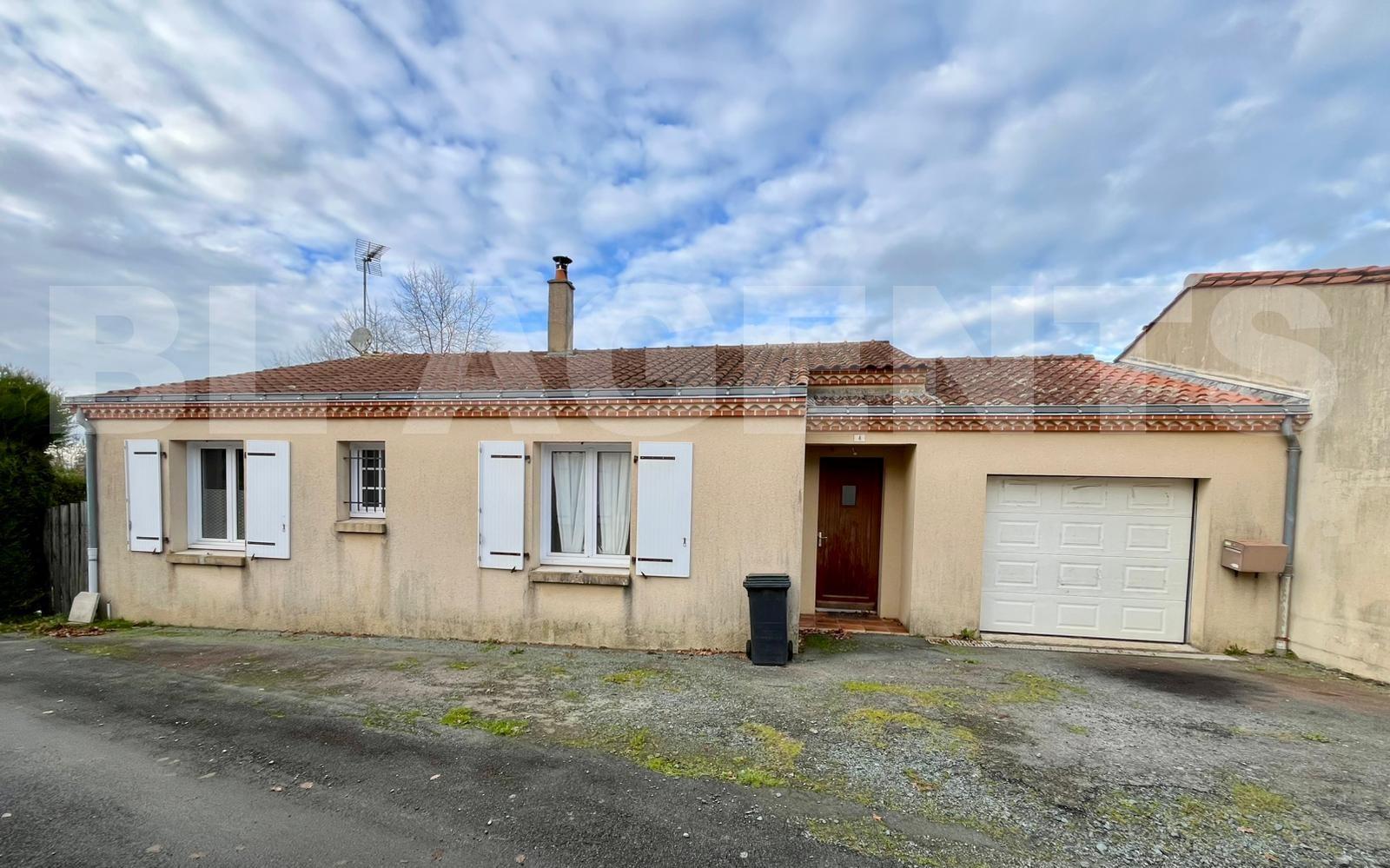 Maison de ville 4 Pièce(s) LA POMMERAIE-SUR-SEVRE - Photo 1