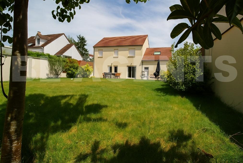 Maison traditionnelle 6 Pièce(s) BUSSY-SAINT-GEORGES - Photo 2