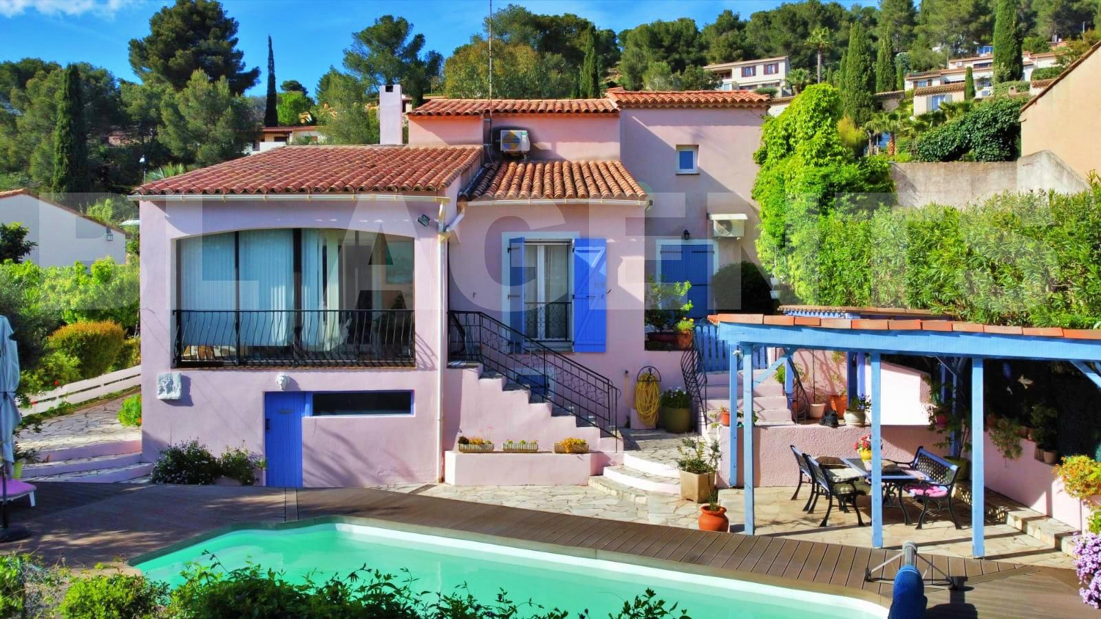 Maison 8 Pièce(s) ROQUEBRUNE-SUR-ARGENS - Photo 1