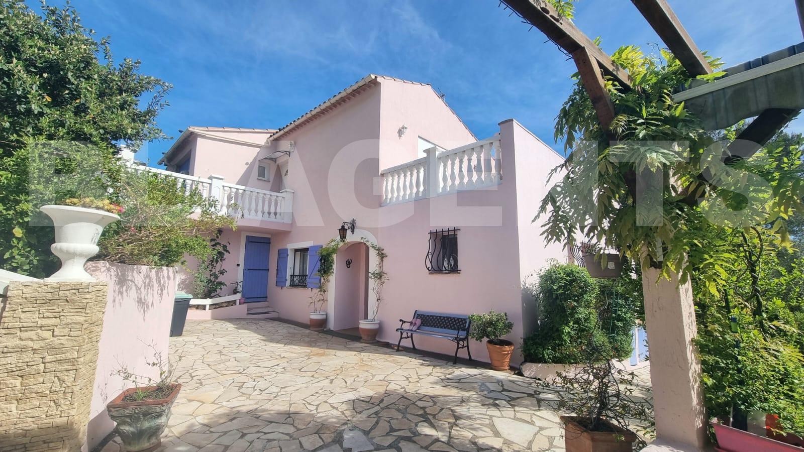 Maison 8 Pièce(s) ROQUEBRUNE-SUR-ARGENS - Photo 2