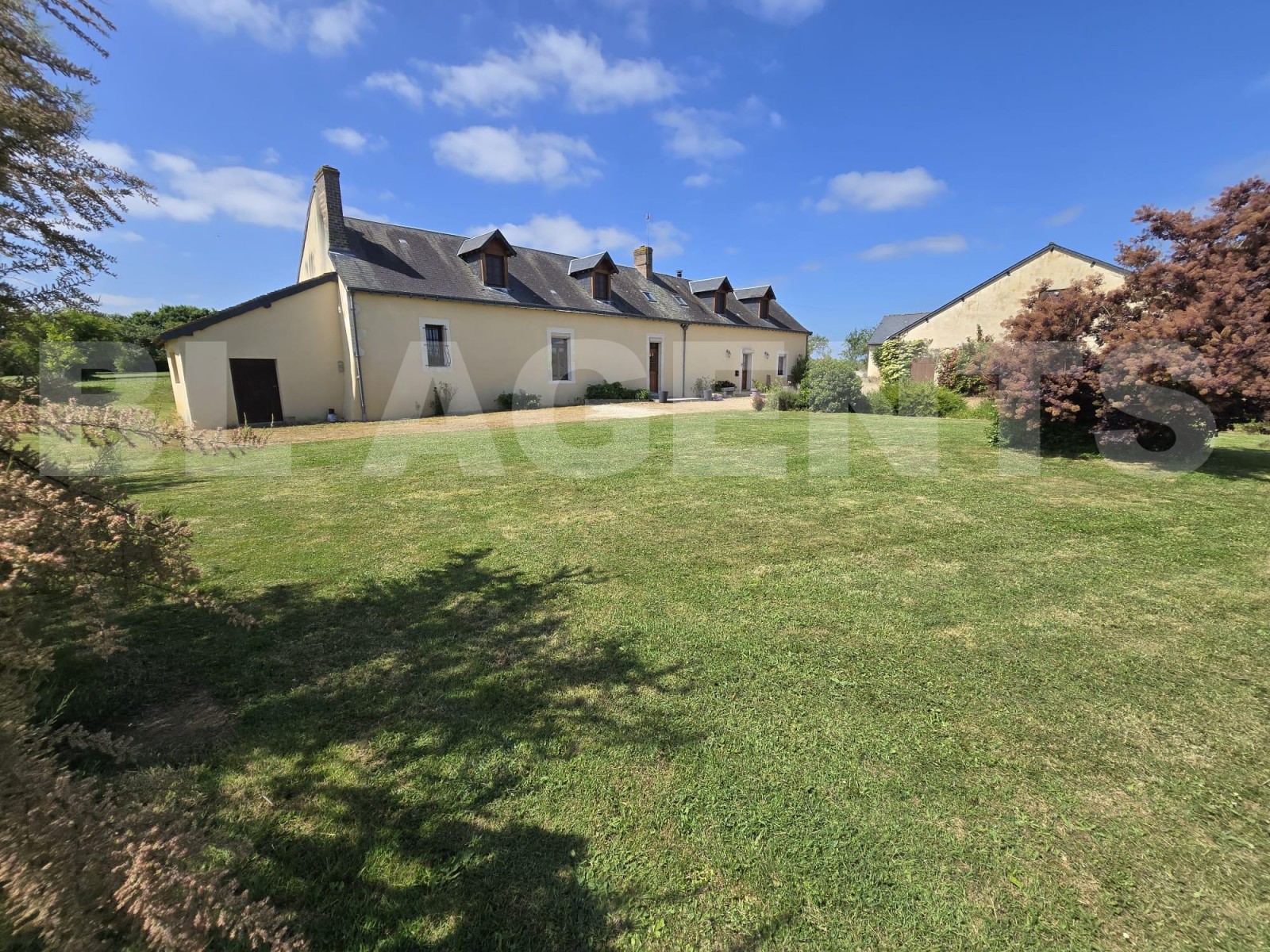 Domaine 14 Pièce(s) NOYANT - Photo 1