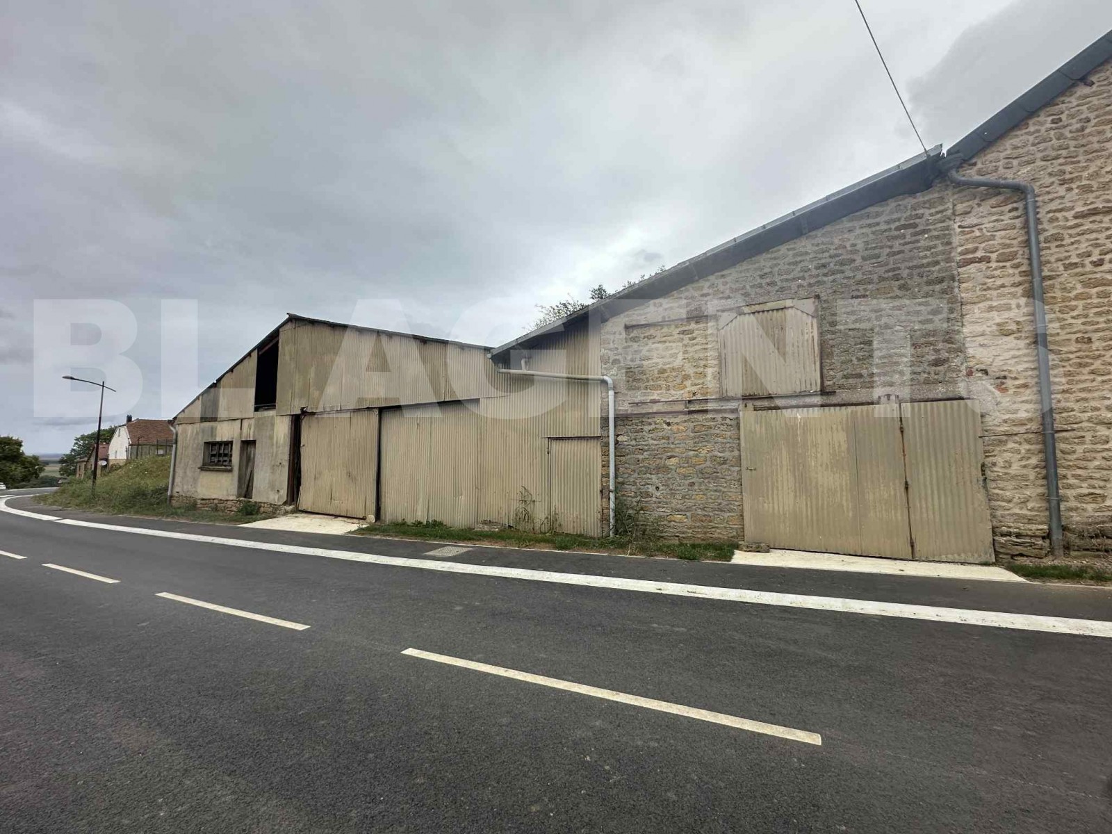 Parking  VAUX-LES-MOUZON - Photo 1