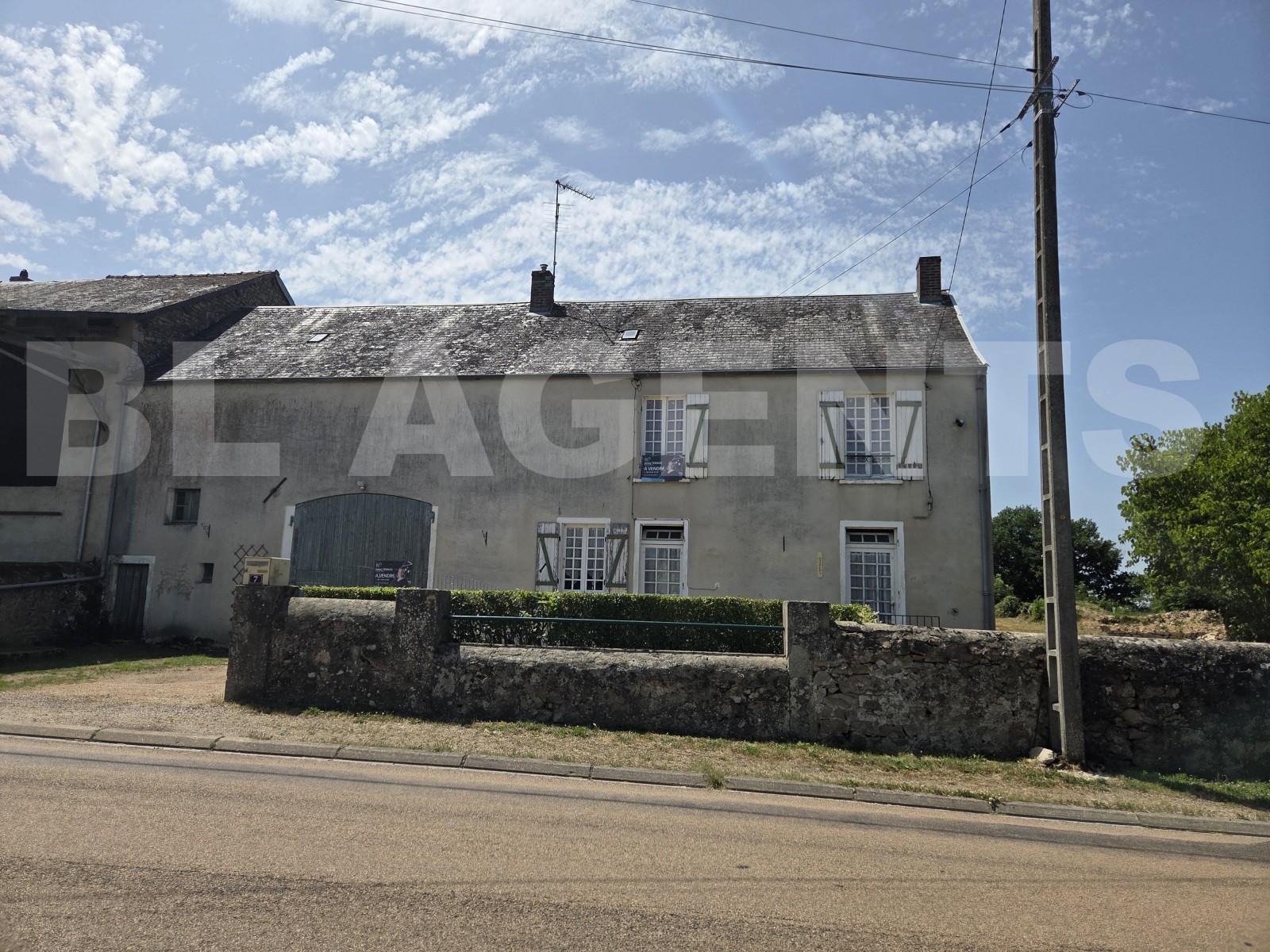 Propriété 3 Pièce(s) QUARRE-LES-TOMBES - Photo 1