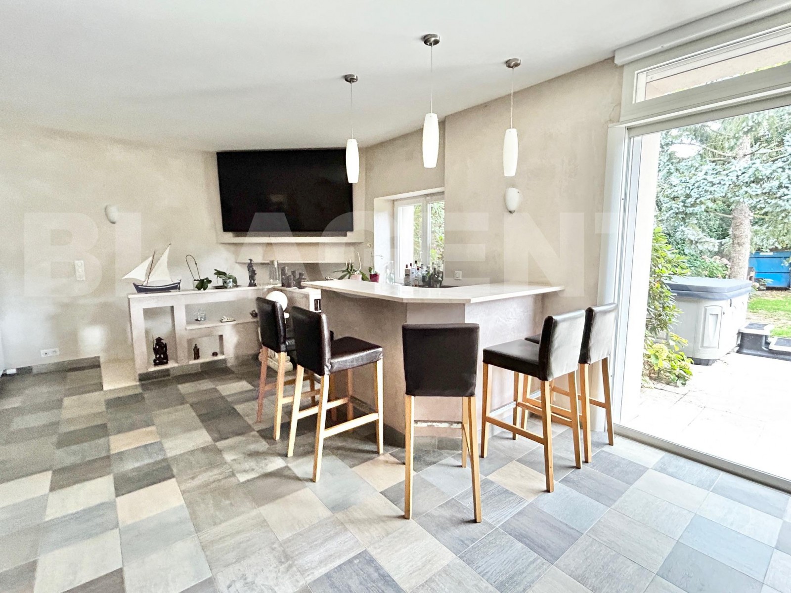 Maison 8 Pièce(s) LES ESSARTS-LE-ROI - Photo 1