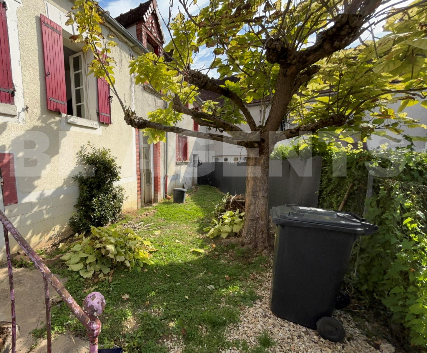 Maison de village 4 Pièce(s) LAROCHE-SAINT-CYDROINE - Photo 1