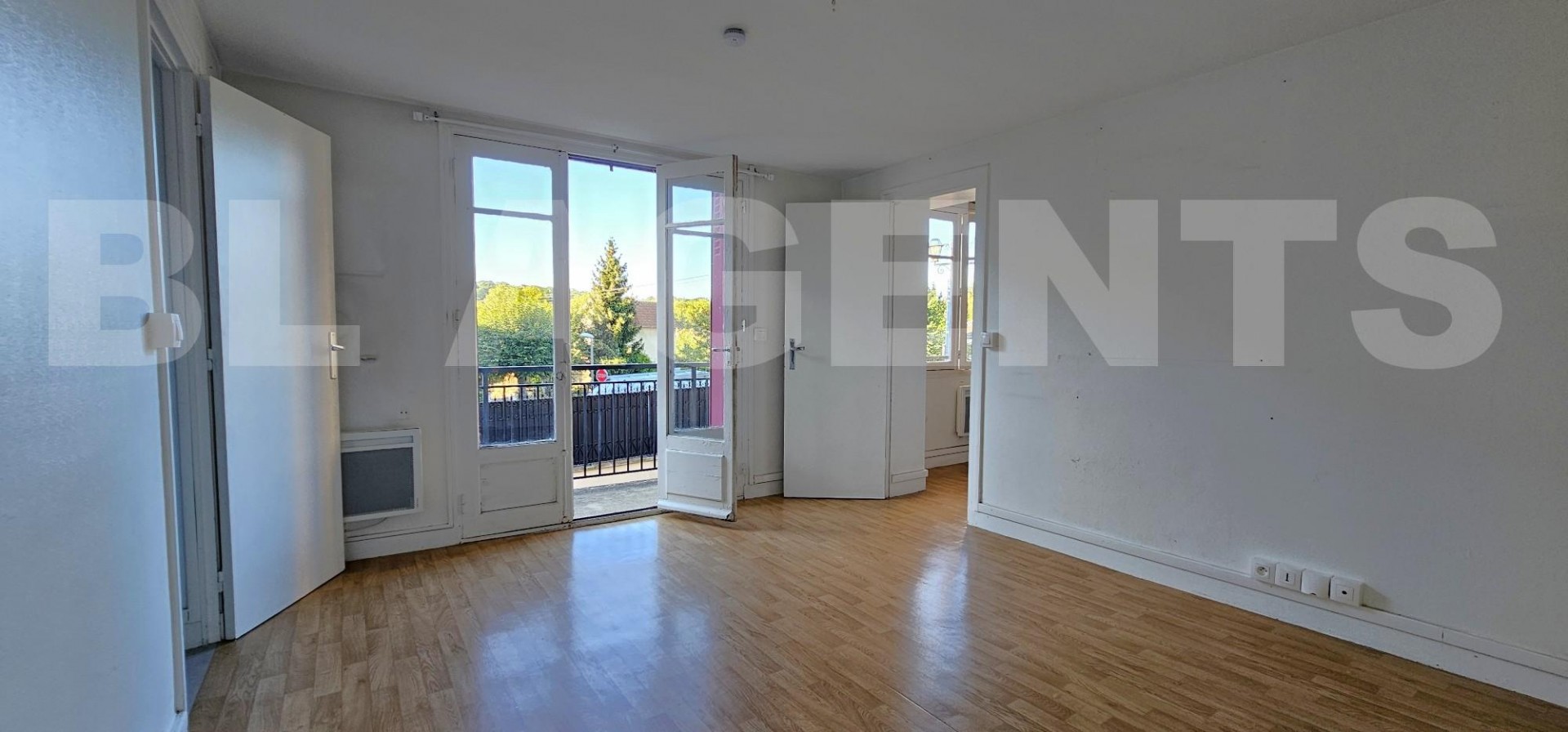 Appartement 4 Pièce(s) CRECY-LA-CHAPELLE - Photo 2