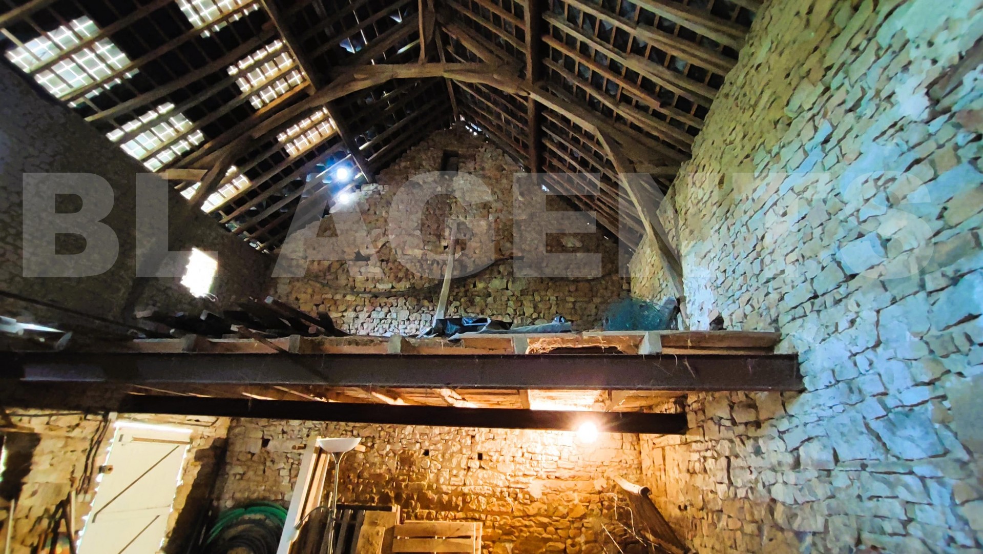 Maison longère 8 Pièce(s) BRULON - Photo 14