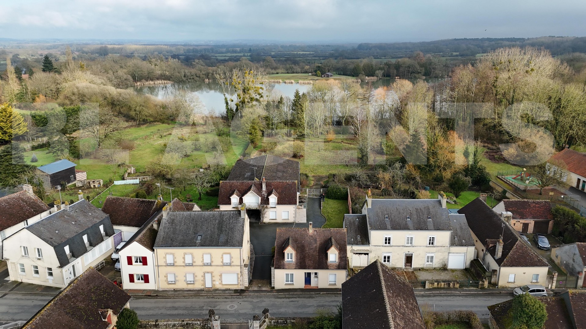 Maison bourgeoise 8 Pièce(s) LA FRESNAYE-SUR-CHEDOUET - Photo 1