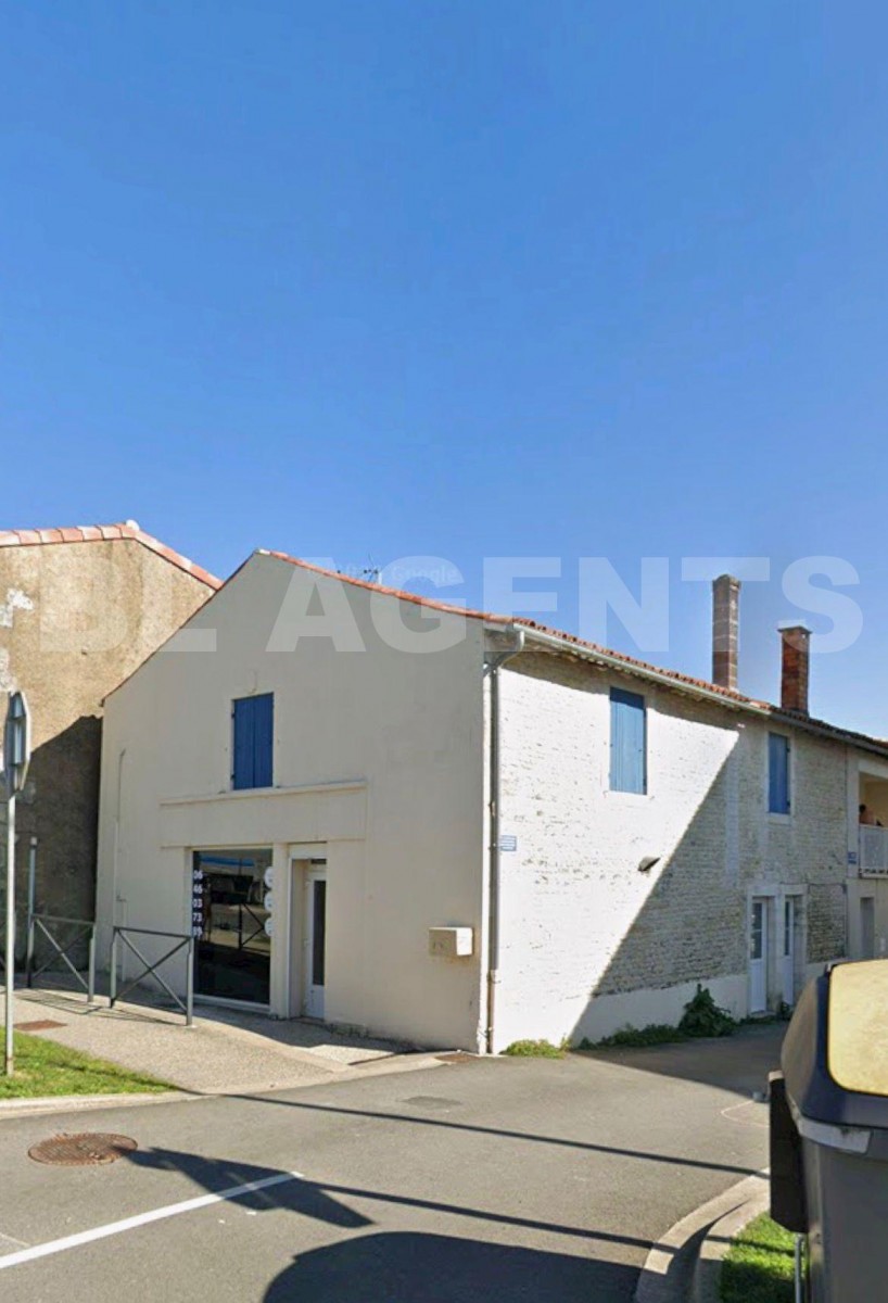 Immeuble  SAINT-HILAIRE-DE-VILLEFRANCHE - Photo 1