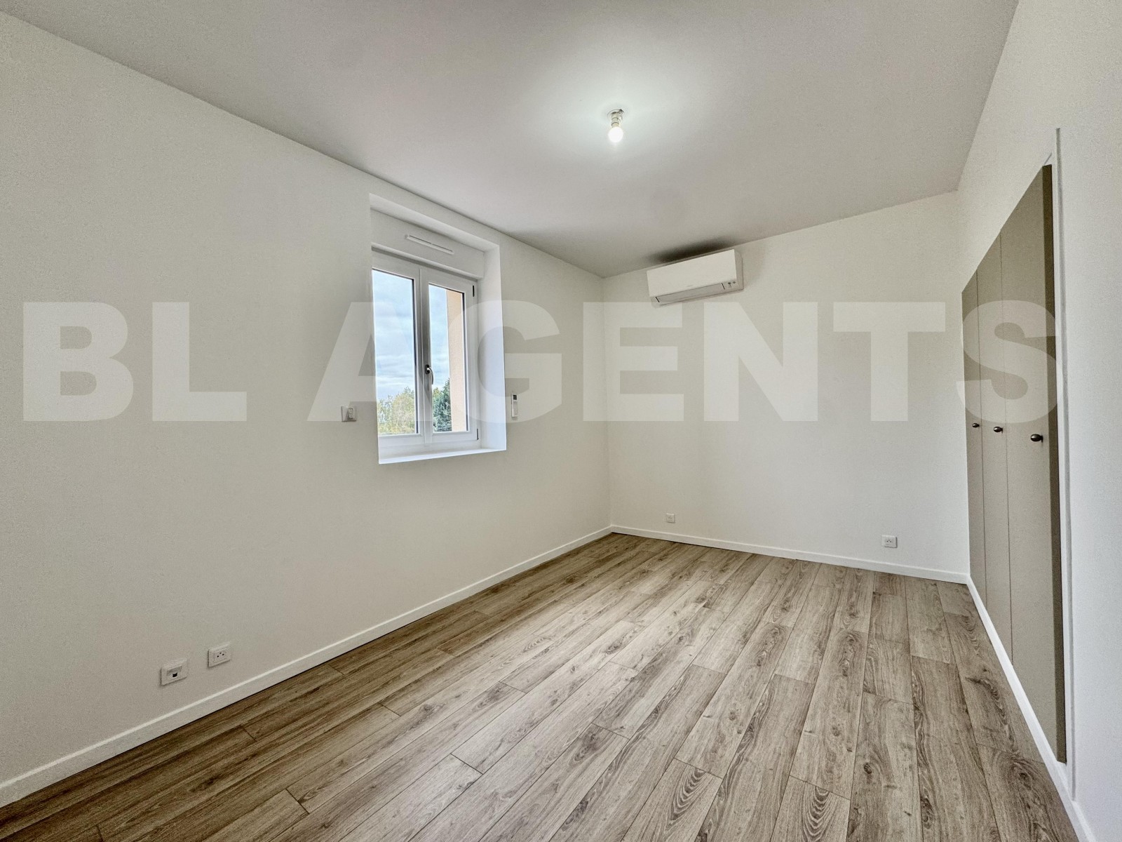 Maison 7 Pièce(s) COULOMMIERS - Photo 10