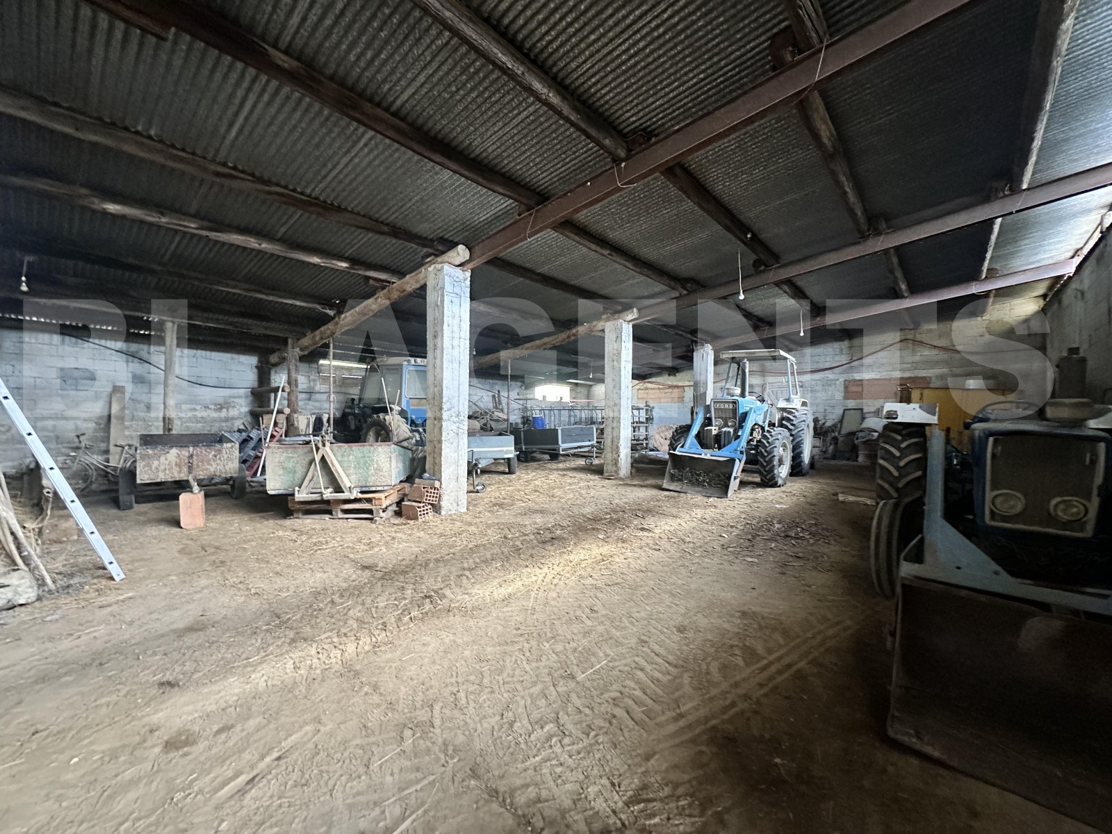 Hangar 4 Pièce(s) VILLEFLOURE - Photo 3